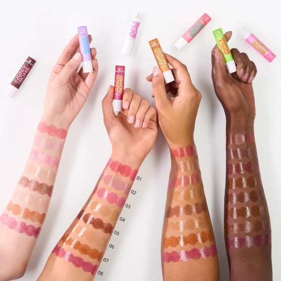 essence JUICY BOMB Glossy Butter Balm - Błyszczący balsam do ust 08 Cherrything I Want