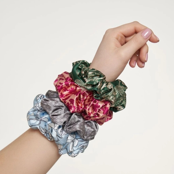 Almania gumka do włosów Scrunchie jedwabna – kwiaty fuksji