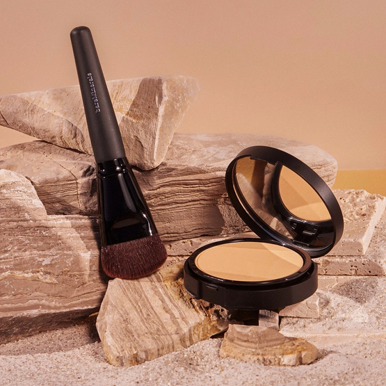 bareMinerals Luxe Performance Brush pędzel do makijażu twarzy